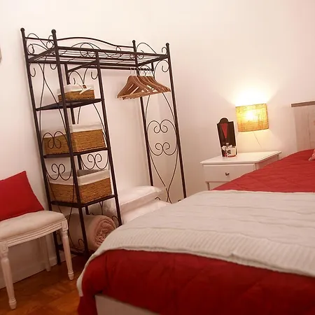 At Pensión Ericeira